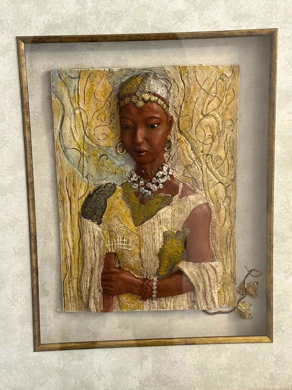 Vintage 3D Textured Portrait Shadow Box Wall Art – Ornate Gold Frame